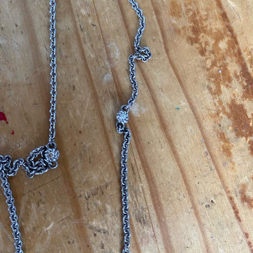 Elegant Silver Pendant Necklace - Picture 2 of 4